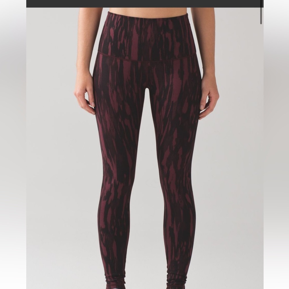 Lululemon Wunder Under Pant (Hi-Rise) Painted Animal Bordeaux Drama Black Sz8‎